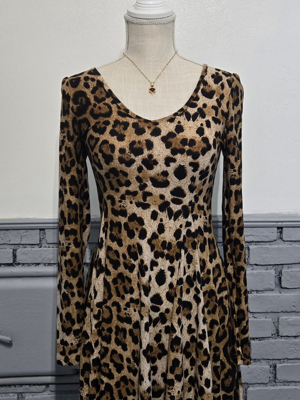 Cecico Long Sleeve Leopard Print Dress in Tan and Black